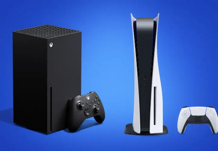 Czarny Xbox Series X i biały PlayStation 5 obok siebie. Kiedy nowy Xbox, to też nowy PlayStation.