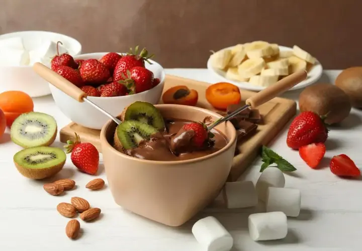 Składniki do fondue czekoladowego: co wybrać, by uniknąć błędów i zachwycić gości