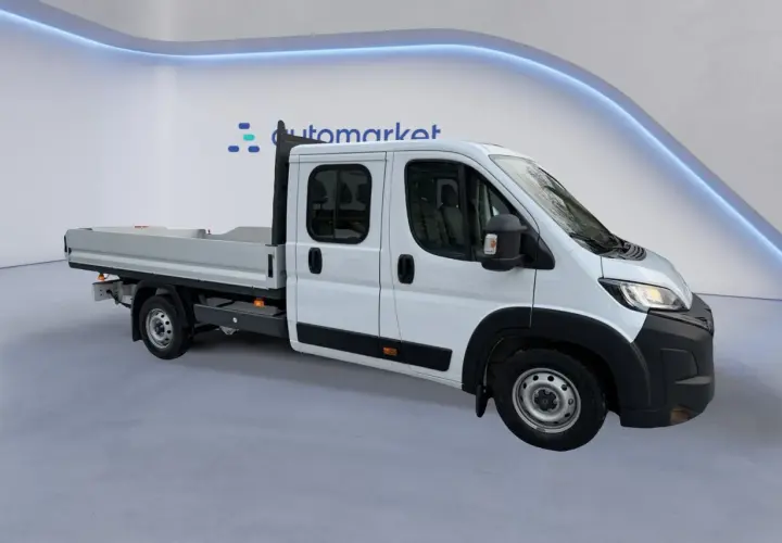 Jaki bus 4x4? Porównanie modeli, napędów i koszty. Wybierz mądrze!