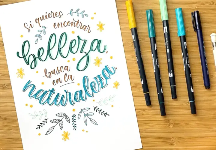 Inspiración para un curso de lettering gratis: "Si quieres encontrar belleza, busca en la naturaleza". Marcadores de colores y rotuladores sobre papel.