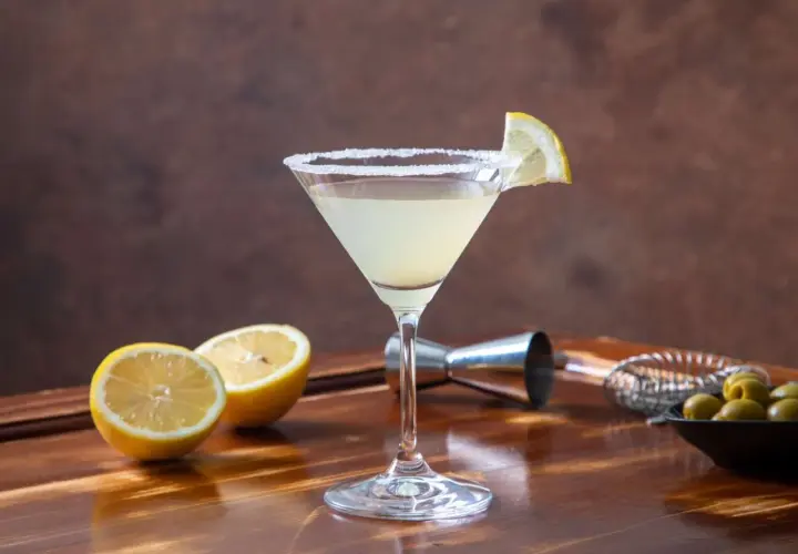Martini: Proste drinki i kultowe koktajle. Zrób je jak ekspert!