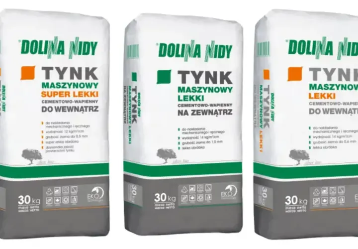 Trzy worki z tynkami wapiennymi Dolina Nidy: dwa na zewnątrz, jeden do wewnątrz.