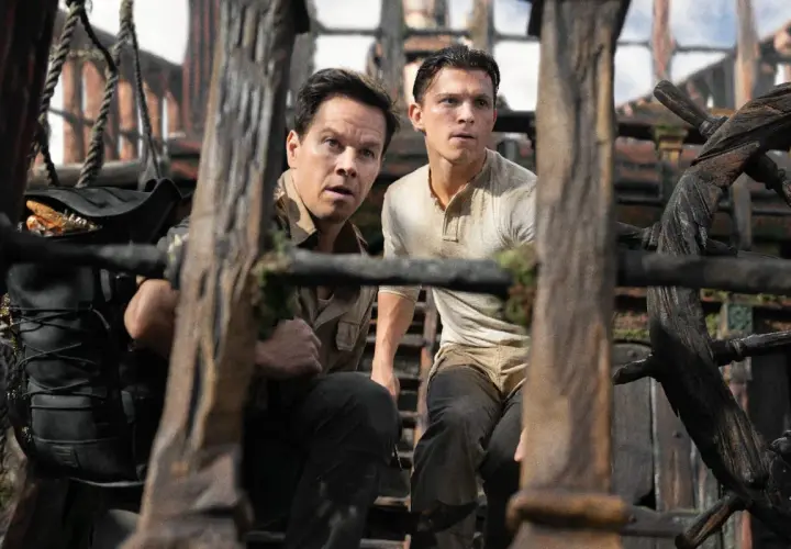 Recensioni Uncharted (film): Mark Wahlberg e Tom Holland in un'avventura mozzafiato tra rovine e tesori perduti.