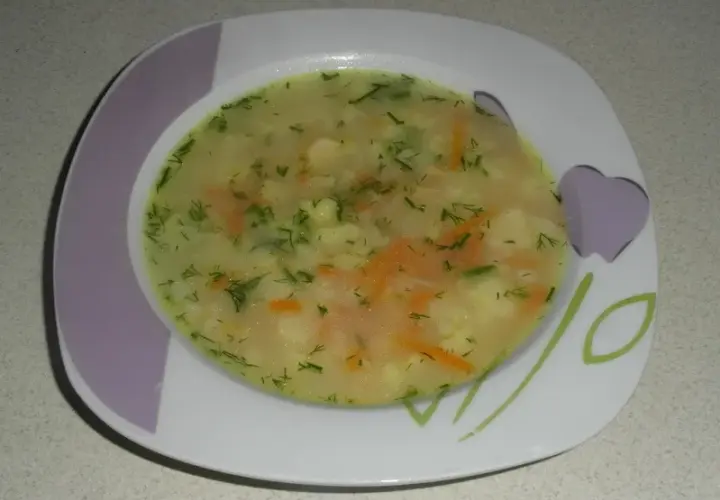 Zupa kalafiorowa jak u babci – przepis na smak dzieciństwa