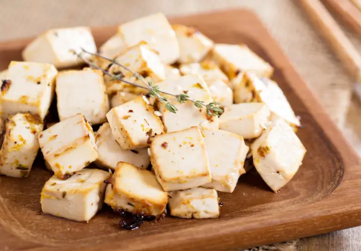 Tofu z piekarnika - najlepsze przepisy na pieczone tofu