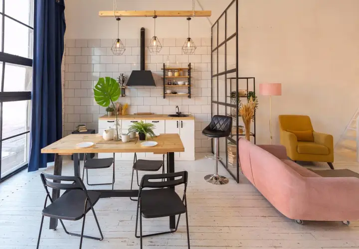 Stylowe mieszkanie studio z jadalnią, aneksem kuchennym i strefą wypoczynkową.