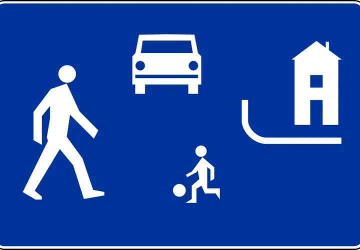 Kto odpowiada za znaki drogowe na osiedlu? Sprawdź!