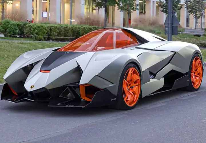 Futuristischer Lamborghini Egoista mit orangefarbenem Cockpit und Felgen. Der Lamborghini Egoista Preis ist astronomisch.