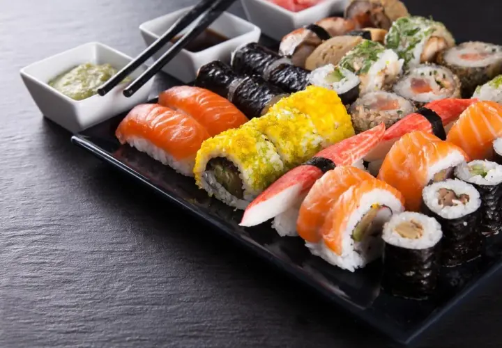 Czy sushi jest fit? Odkryj zdrowe opcje i unikaj kalorycznych pułapek
