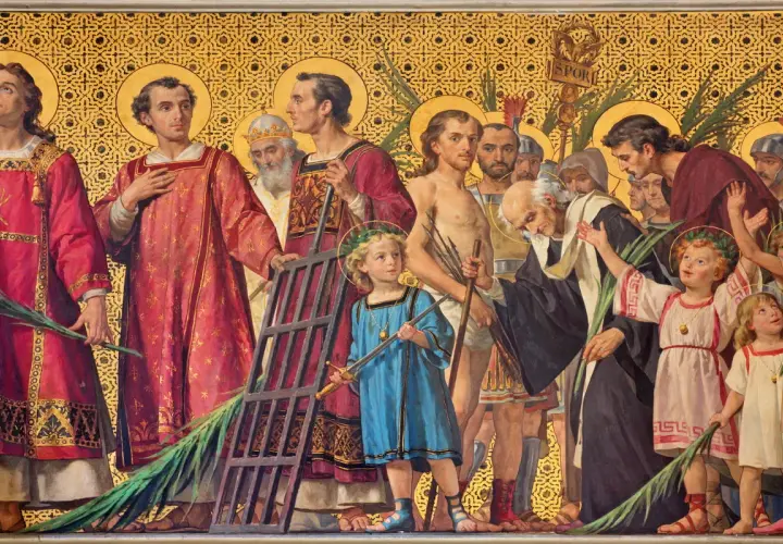 Grupa świętych, w tym dzieci, z palmami i atrybutami męczeństwa. Wśród nich polscy święci, symbolizujący wiarę i odwagę.