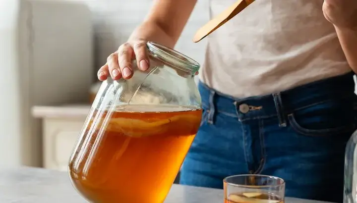Kombucha napój: zdrowe właściwości i jak go przygotować w domu