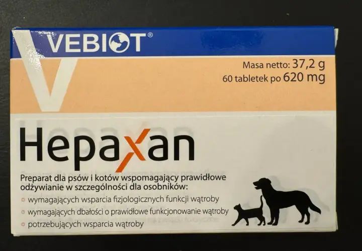 Opakowanie preparatu Hepaxan dla psów i kotów, wspierające wątrobę. Zawiera 60 tabletek.