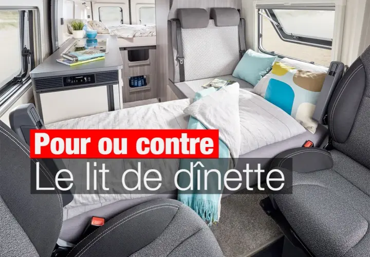 Aménagement intérieur d'un camping-car avec un lit de dînette transformé, prêt pour le repos.