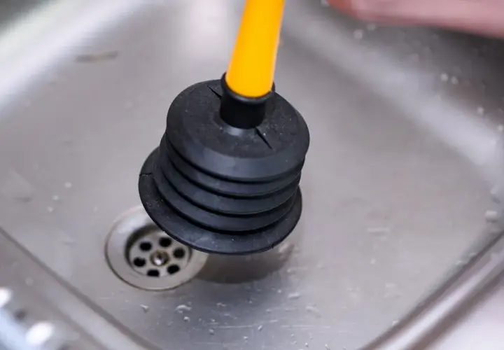 Zatkany zlew? Odklej go sodą i octem w 15 minut!