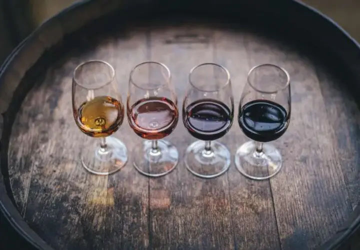 Czy wino jest zdrowe? Odkryj korzyści i ryzyka związane z piciem