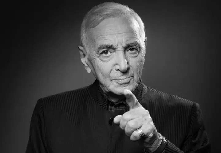 Charles Aznavour: Niezapomniana historia życia i muzyki legendy