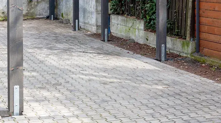 Jak wybrać kotwę do słupa drewnianego, aby uniknąć problemów z stabilnością