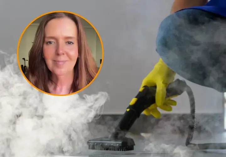 Una mujer sonriente y una mano con guante amarillo usando una vaporeta para limpiar. Descubre para qué sirve la vaporeta.