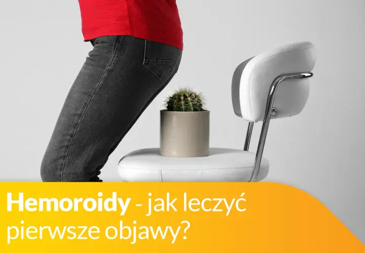 Osoba w czerwonej bluzce i dżinsach stoi obok krzesła, na którym stoi doniczka z kaktusem. Temat: żylaki odbytu.