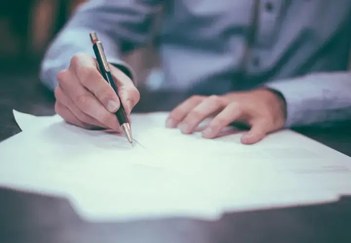 Co oznacza art 32 kodeksu pracy? Ważne informacje o wypowiedzeniu