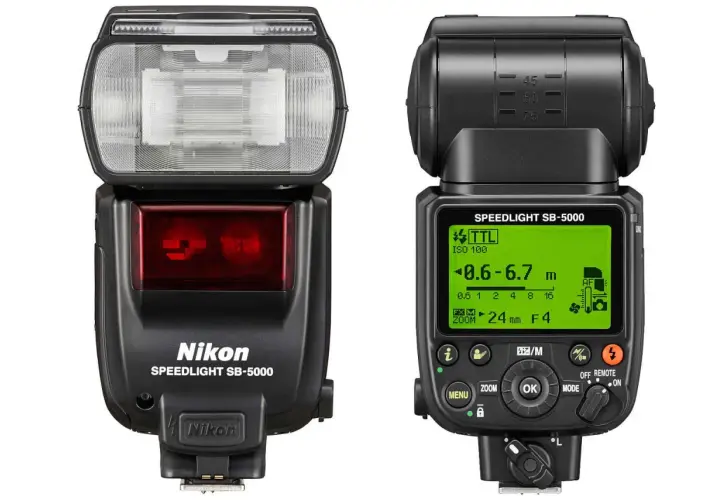Dwie lampy błyskowe Nikon Speedlight SB-5000. Dowiedz się, jak zsynchronizować lampę błyskową z aparatem, aby uzyskać idealne oświetlenie.
