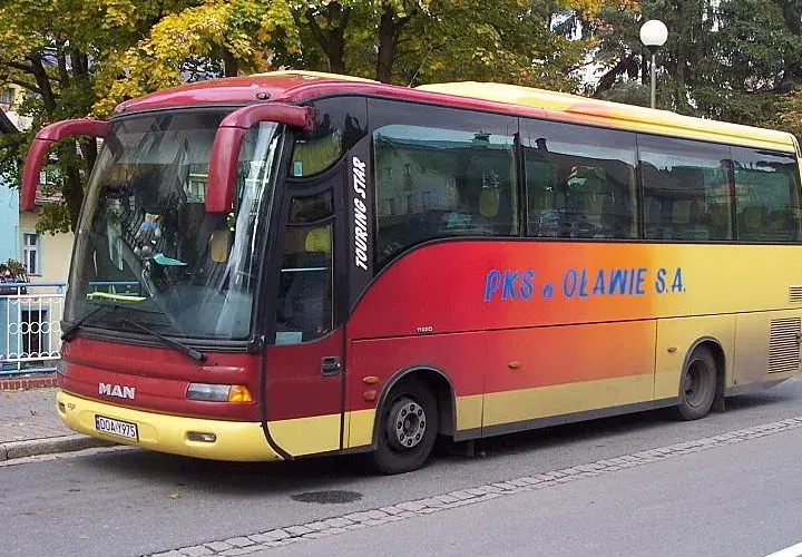 Oława PKS: Gdzie dokładnie odjeżdżają autobusy? Sprawdź!