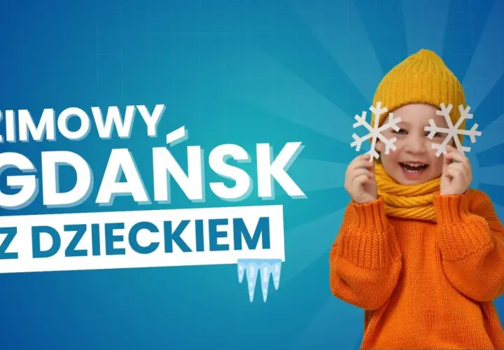 Zimowy Gdańsk z dzieckiem: uśmiechnięty maluch w żółtej czapce i szaliku trzyma płatki śniegu przed oczami. Odkryj atrakcje dla dzieci!