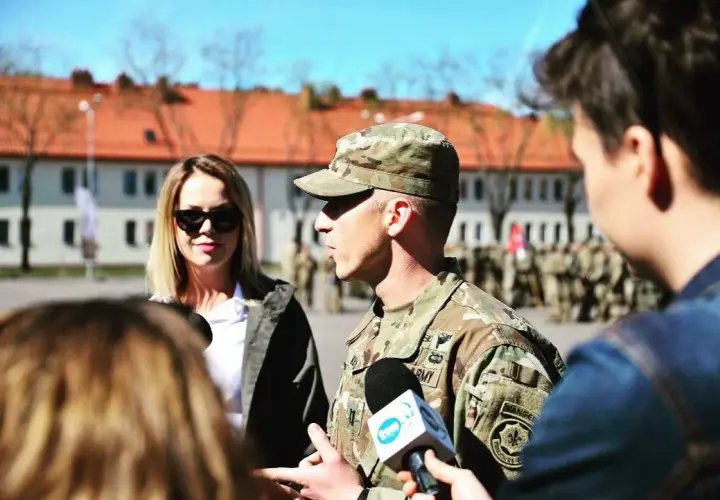 Jak dostać się do wojska po studiach - poznaj kluczowe ścieżki i wymagania
