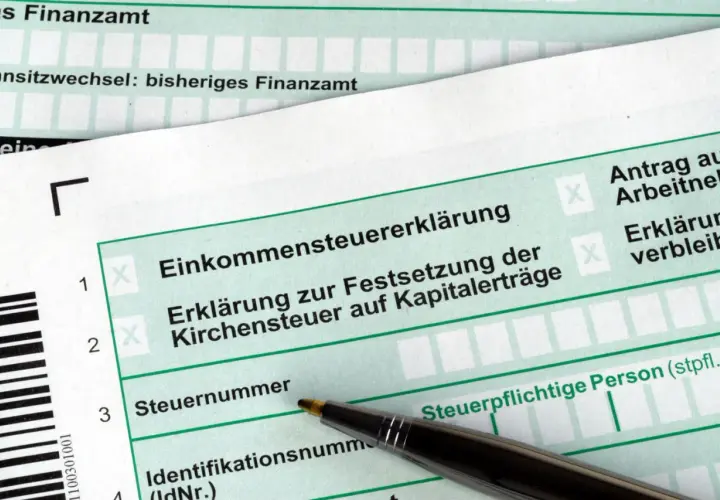 Steuererklärung mit Feld für die Steuernummer. Die Steuernummer ist die Steuer ID, die für die Einkommensteuererklärung benötigt wird.