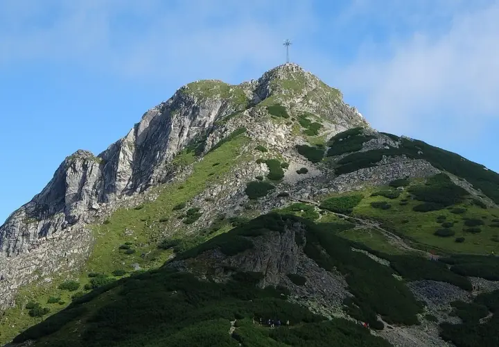 Jak dostać się na Giewont? Najlepsze trasy i ważne wskazówki