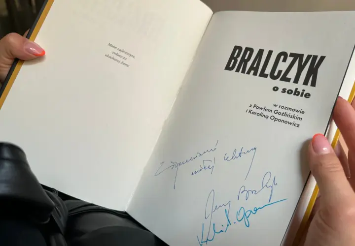 Jak napisać dedykację do książki? Gotowe wzory i porady eksperta
