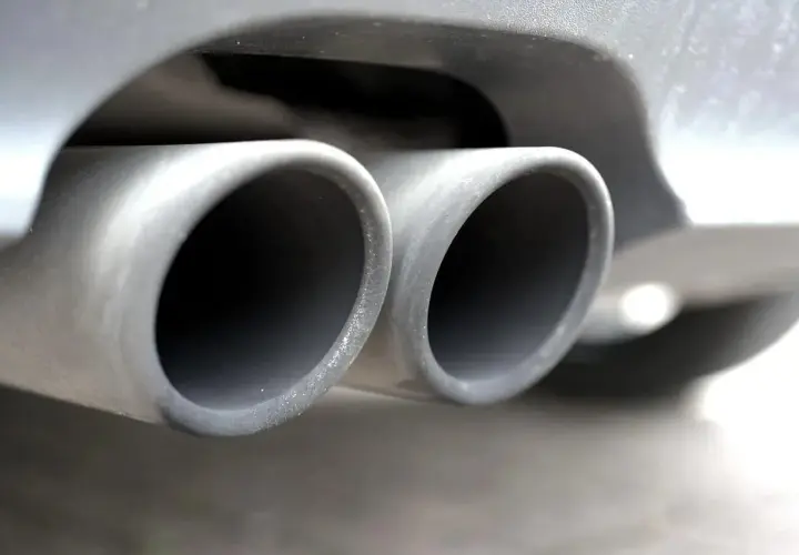 Dlaczego diesel kopci na biało? Odkryj przyczyny i rozwiązania