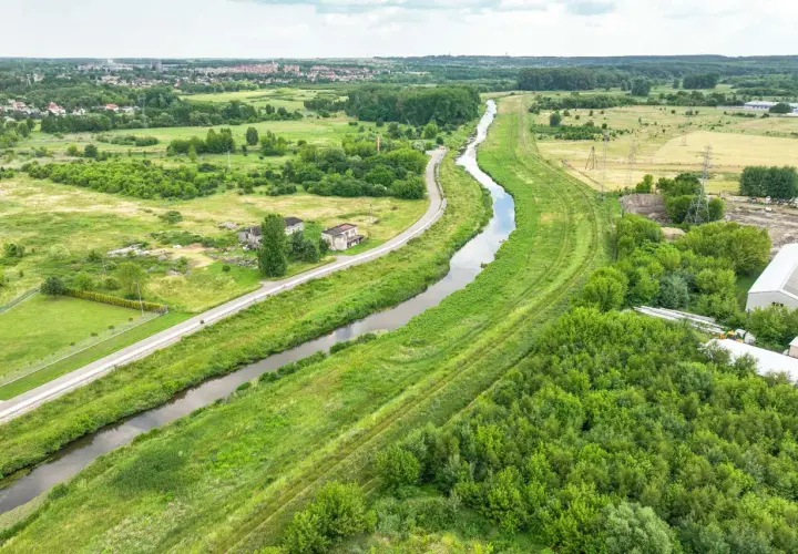 Malownicze trasy rowerowe Częstochowa wzdłuż rzeki i terenów zielonych. Idealne miejsce na aktywny wypoczynek.