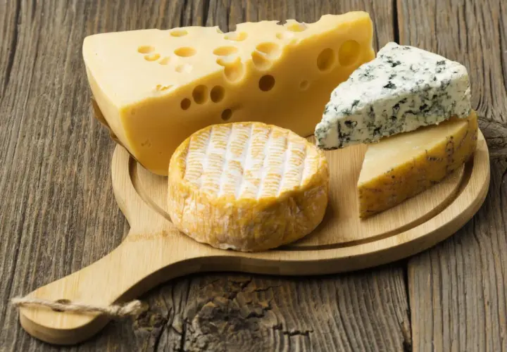 Jaki ser do burgera? Wybierz najlepszy ser i opanuj topienie