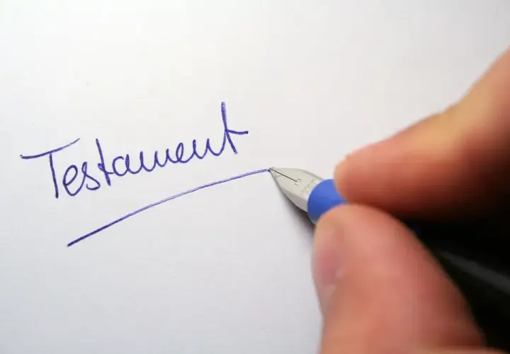 Jak napisać testament odręcznie? Kluczowe zasady, które musisz znać
