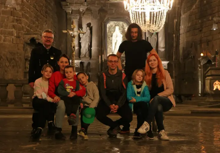Rodzina w Kopalni Soli Wieliczka. Ciekawostki o podziemnym świecie soli.