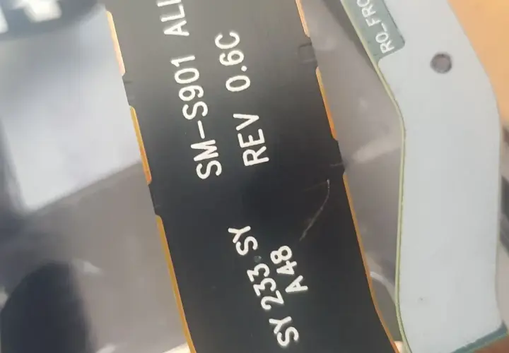 Taśma flex SM-S901 z oznaczeniem REV 0.6C, kluczowa dla żywotności baterii Samsung.