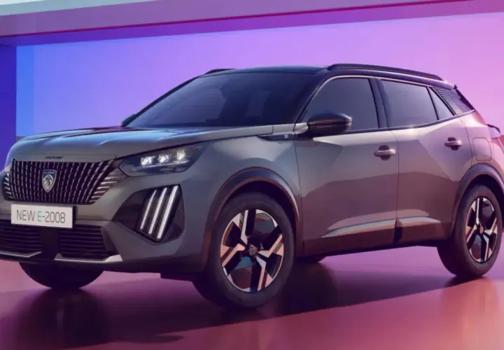 Nuova Peugeot E-2008, un SUV elettrico elegante. Nonostante il design accattivante, alcuni utenti segnalano **problemi** con l'autonomia e la ricarica.