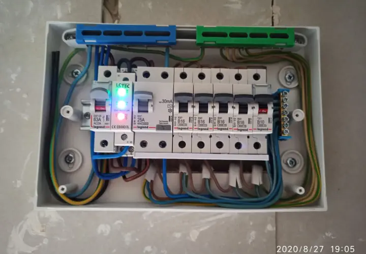 Jak podłączyć rozdzielnię elektryczną bez błędów i zagrożeń