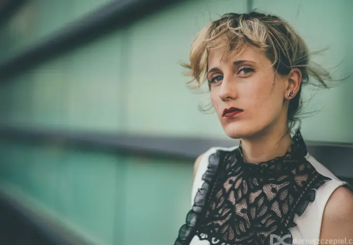 Jak zostać modelką dłoni w Polsce? Stawki, portfolio, agencje