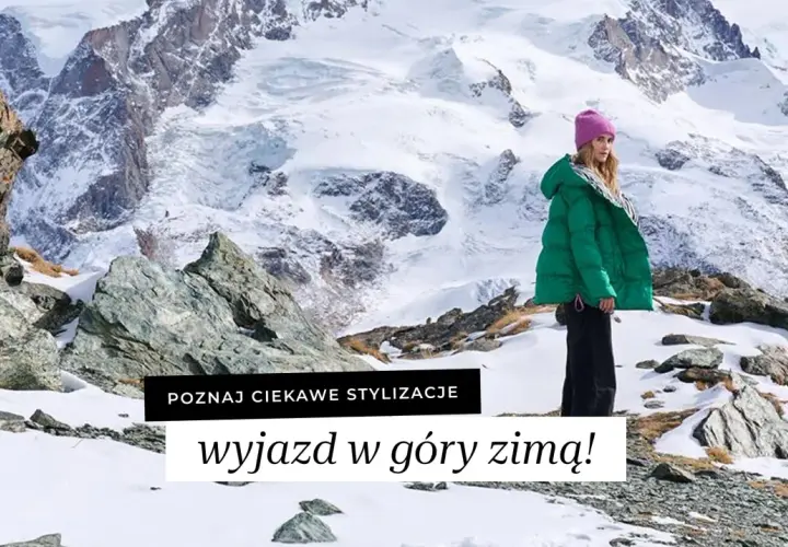 Dziewczyna w zielonej kurtce i różowej czapce pozuje na tle ośnieżonych gór. Idealna stylizacja w góry zimą.