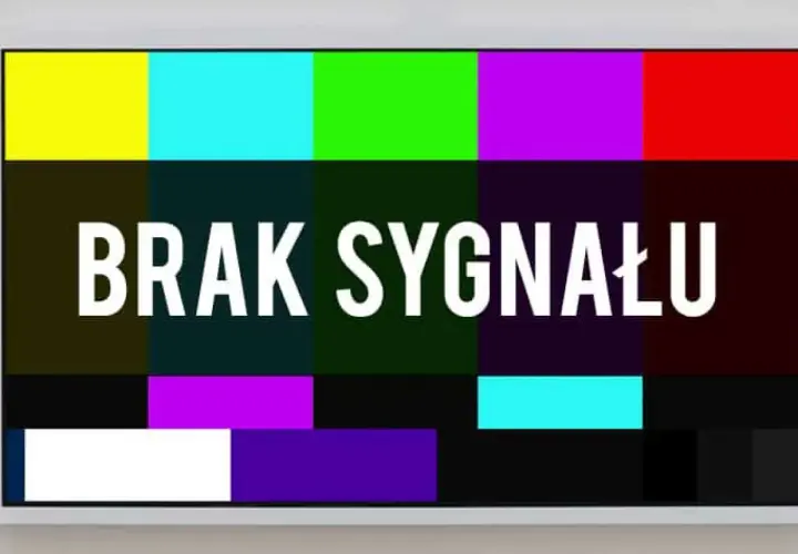 Ekran telewizora pokazuje komunikat "BRAK SYGNAŁU" na tle kolorowych pasów. Dowiedz się, jak odzyskać sygnał w telewizorze.