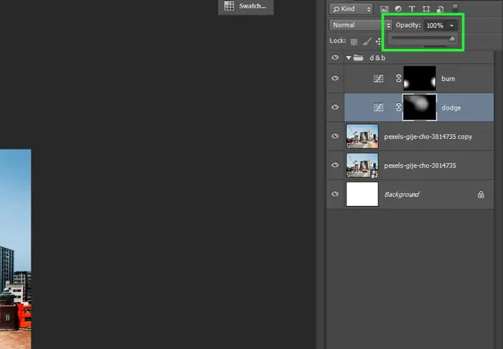 Panel warstw Photoshopa z zaznaczonym trybem "Normal" i suwakiem krycia 100%. Widoczna warstwa "dodge" z rozmytym kształtem.