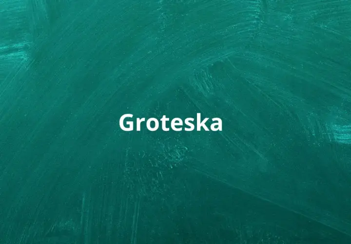 Napis "Groteska" na tle zielonej tablicy.