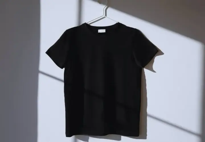 Jak uszyć T-shirt damski? Kompletny poradnik DIY od A do Z