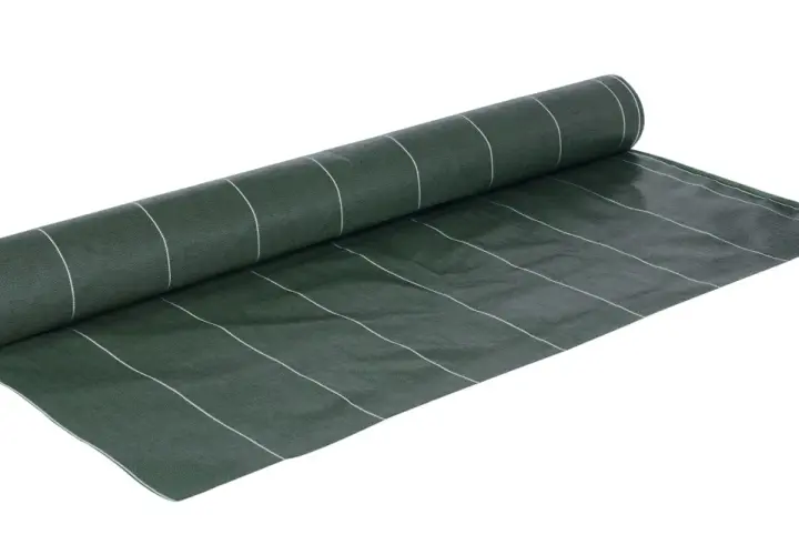 Rouleau de **tissage toile** vert foncé, idéal pour le jardin. Les lignes blanches indiquent les mesures pour un aménagement précis.