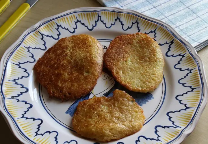 Idealne placki ziemniaczane: Z jajkiem czy bez? Sekret tkwi w...