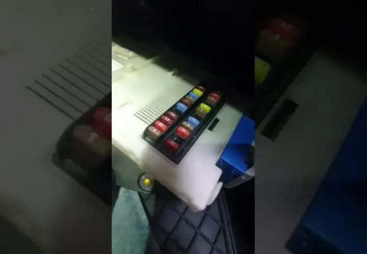 Gdzie są bezpieczniki w Fordzie Mondeo MK4 i jak je znaleźć?