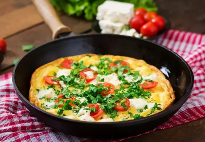 Jak zrobić omlet fit - zdrowy przepis na smaczne i lekkie danie
