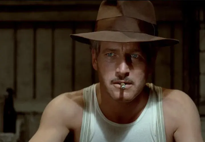 Paul Newman med hatt och cigarett i munnen, en ikonisk scen från filmer med Paul Newman.
